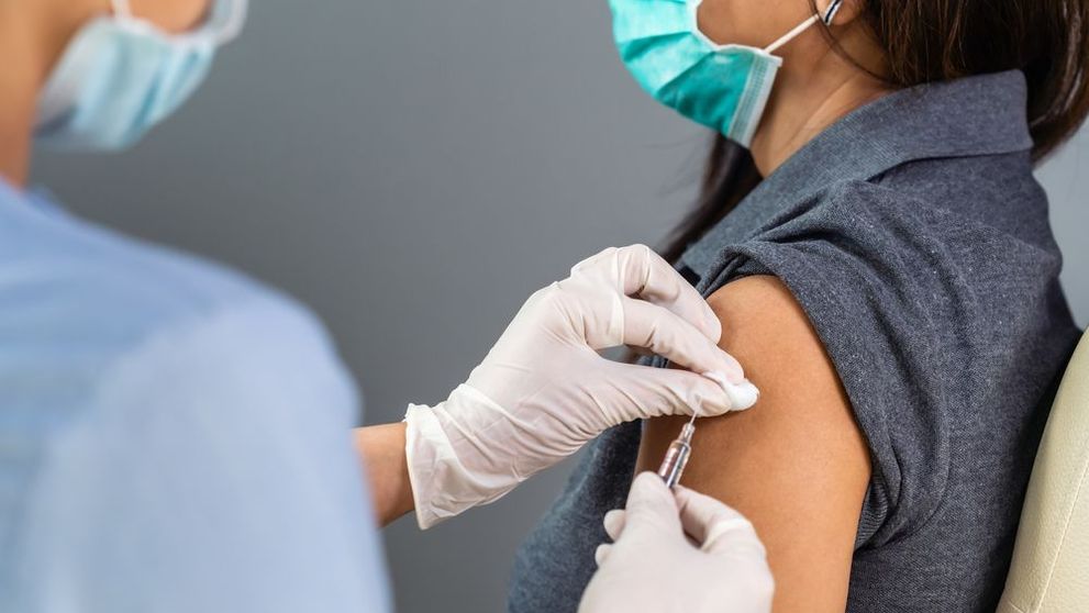 De ce nu se vaccinează românii? Răspunsul, oferit de un nou studiu online