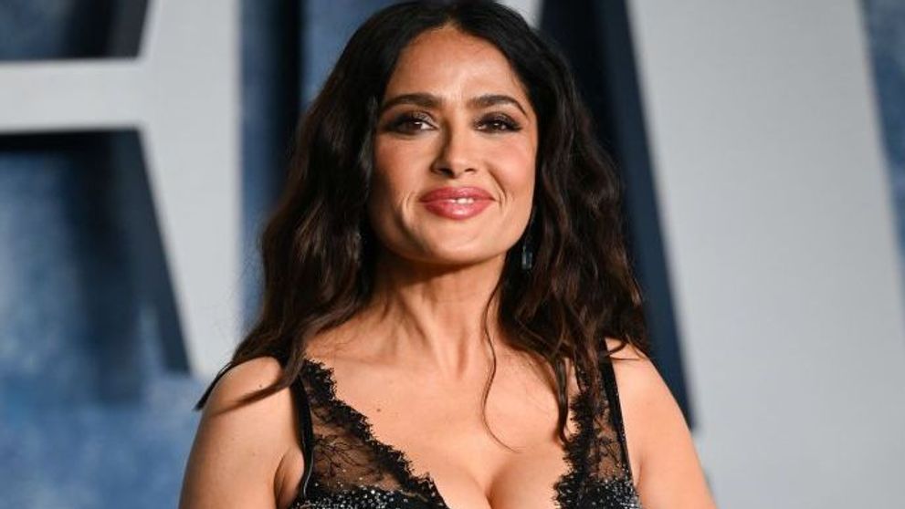 Salma Hayek a dat iama în bucătărie după premiile Oscar. De foame, actrița a mâncat cu mâna