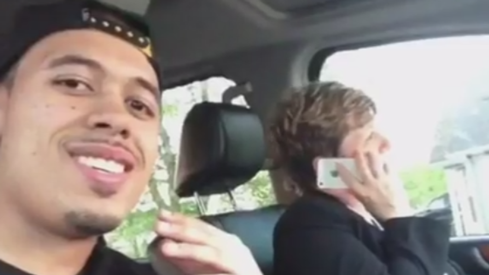 A incercat sa ii faca o farsa mamei sale, in timp ce aceasta vorbea la telefon. Reactia ei l-a speriat