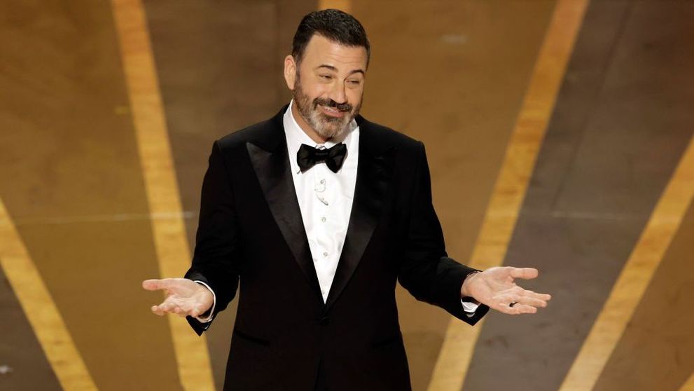 Discursul amuzant al lui Jimmy Kimmel la Premiile Oscar 2023. Ironii cu trimitere la palma lui Will Smith