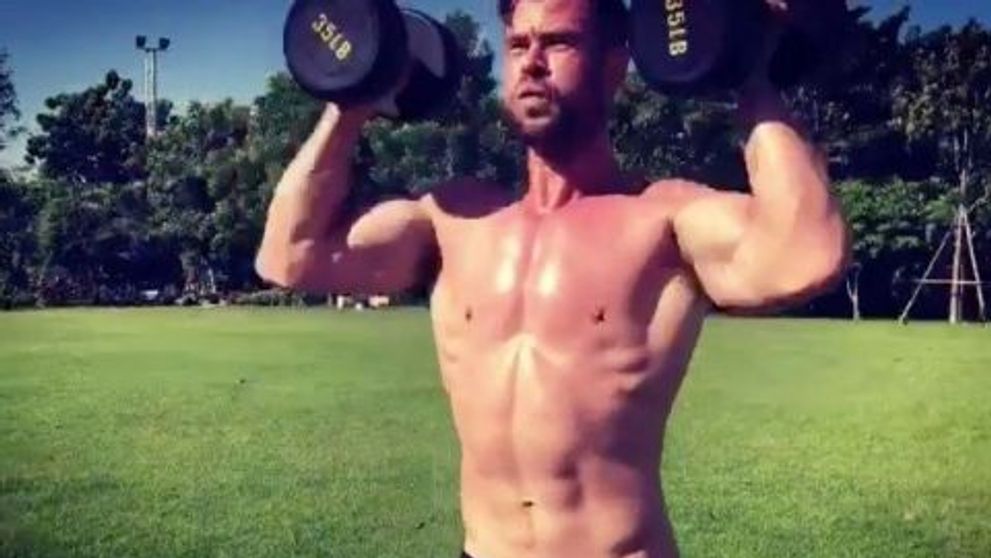 Chris Hemsworth, de nerecunoscut! Cum arată când era adolescent