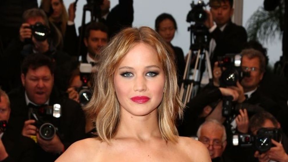Jennifer Lawrence, senzationala intr-un costum care o face sa para goala