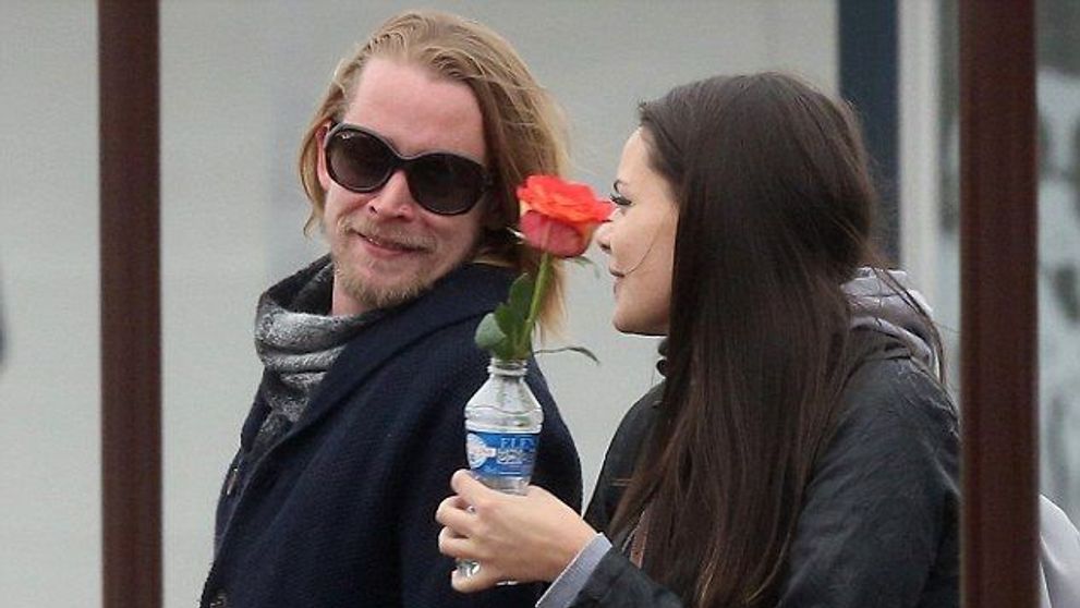 S-a despartit de iubita lui, iar acum se intalneste cu sosia acesteia. Cum arata noua cucerire a lui Macaulay Culkin