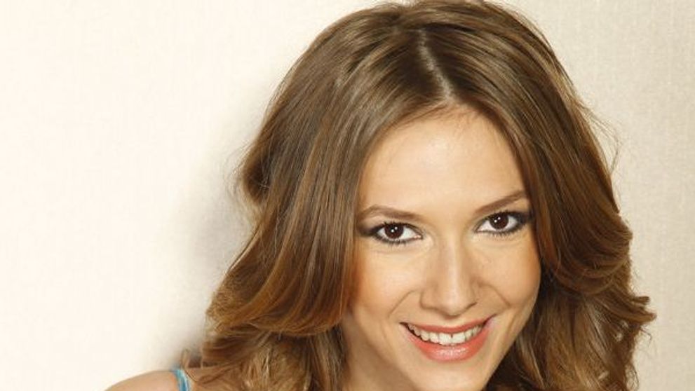 Raluca Dumitrescu (Adela Popescu)