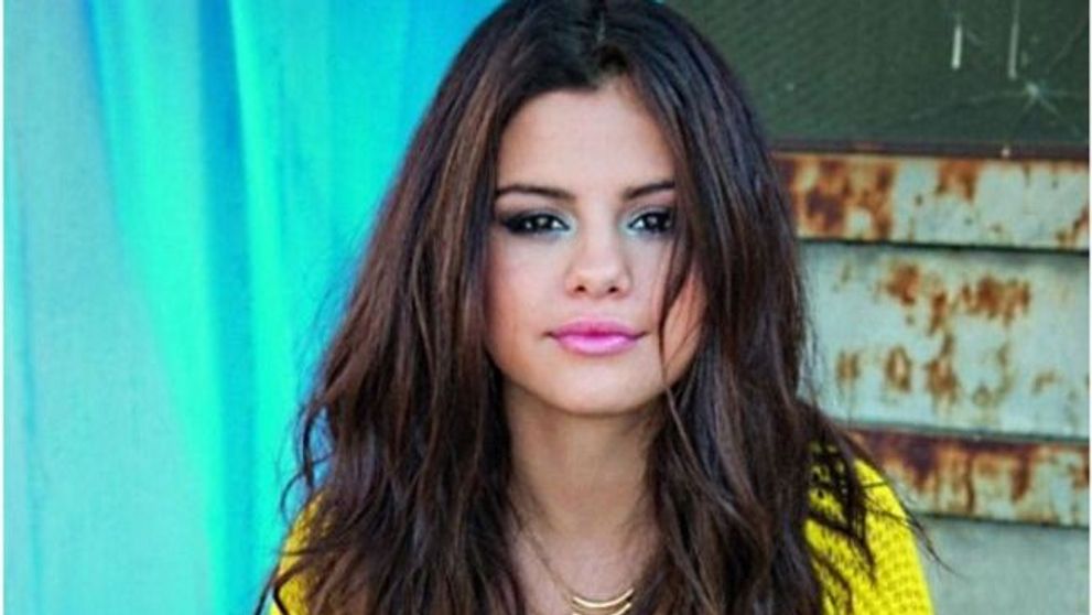 In pictoriale are un bust impresionant, dar in realitate lucrurile stau altfel. Adevarul despre decolteul Selenei Gomez: FOTO