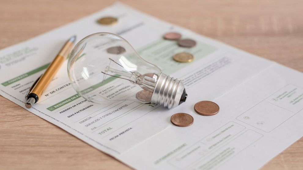Plafonarea la energia electrică expiră de astăzi! Cu cât vor crește facturile la curent începând de la 1 iulie 2025