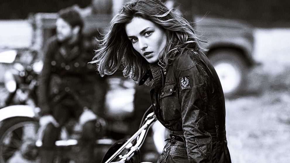 Modelul Andreea Diaconu, alaturi de David Beckham in reclamele pentru colectia casei Belstaff