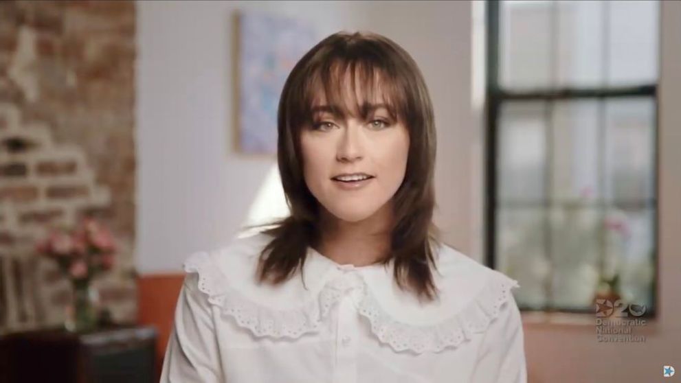 Ella Emhoff, fiica vitregă a Kamalei Harris, a semnat cu o renumită agenție de modele