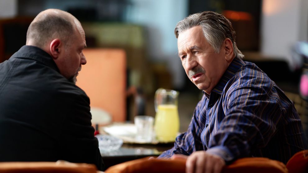 TĂTUȚU’ în episodul din această seară: „Când îți merge rău, n-are nimenea treabă. Când îți merge bine, la dușmani îi vine spumele și atacă din toate părțile”