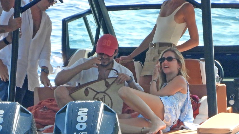 După unul dintre cele mai mediatizate divorțuri din showbiz, Chiara Ferragni radiază alături de iubit. Cine este noul bărbat din viața influenceriței