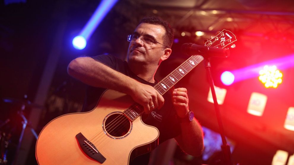 Trubadurul din Fierbinti, Mihai Margineanu, aniverseaza 11 ani de cariera muzicala in Romania!