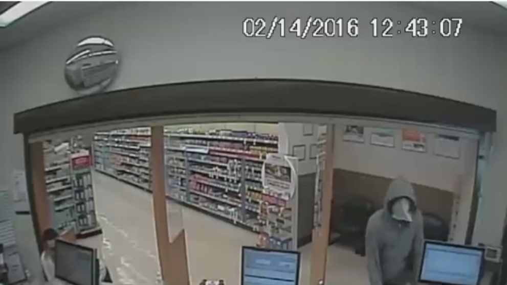A mers sa isi viziteze iubita, dar nu se astepta sa ajunga erou peste noapte! Camerele au surprins totul