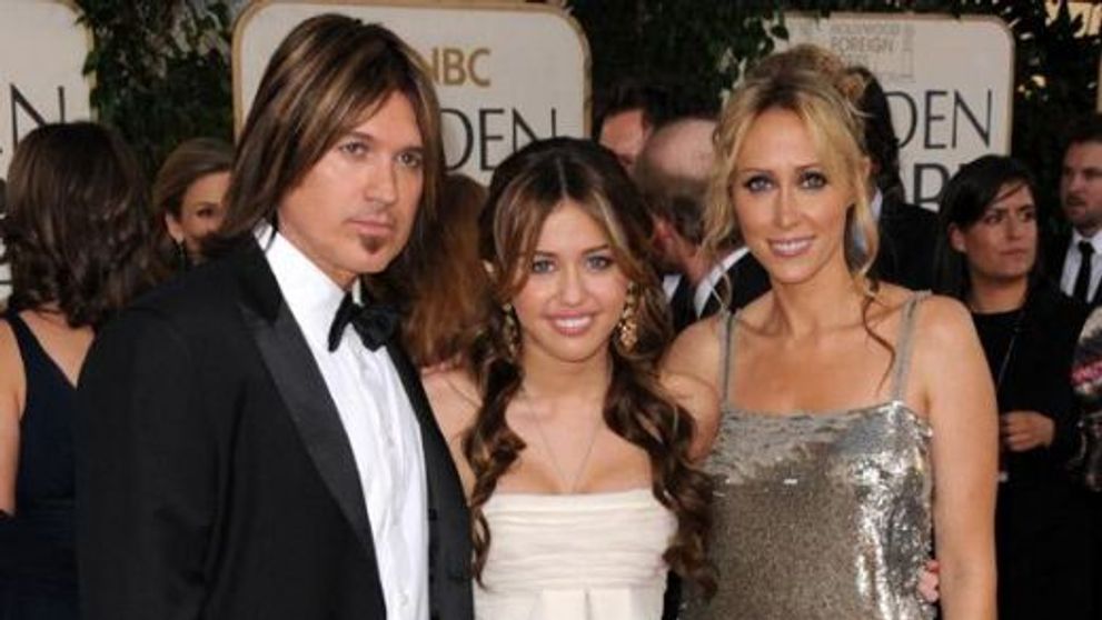Miley Cyrus are motive sa se bucure: tatal ei s-a intors spasit in sanul familiei! Pentru cat timp?  