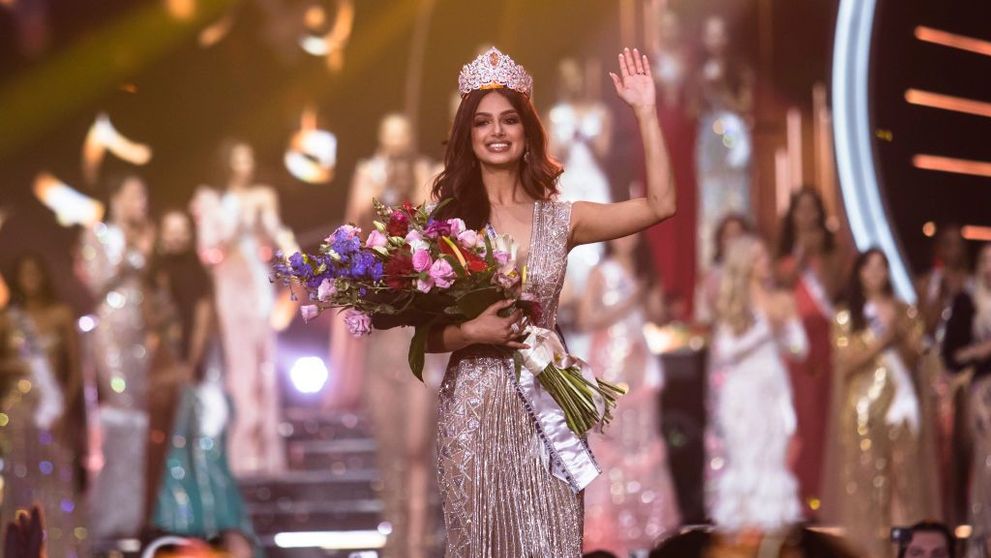 O nouă indiancă încoronată “regina frumuseții”. Cine este Miss Universe 2021, Harnaaz Sandhu