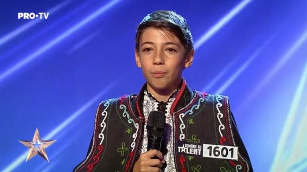 La doar 12 ani, Camil Atanase a ridicat publicul în picioare! Interpretarea sa a fost una cu totul specială