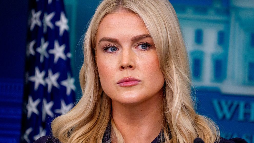Cum arăta Karoline Leavitt, purtătoarea de cuvânt de la Casa Albă, înainte de operațiile estetice. ”Buzele acelea, felul în care se mișcă”, o lăuda Trump de curând