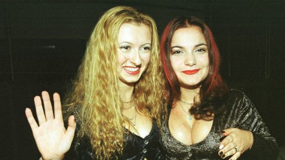 Iti mai aduci aminte de coditele fetelor de la Andre sau de parul verde al lui Miki de la K-pital? Coafurile stupide ale artistilor in anii '90: VIDEO