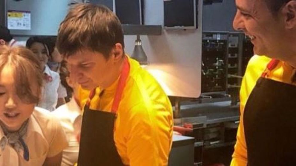 Surpriza uriasa pentru clienti! Ce fotbalist faimos i-a servit cand au intrat la McDonalds