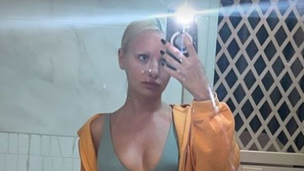 Nu ține cont că a venit toamna! Alexandra Stan, topless pe Instagram: Cum s-a fotografiat artista