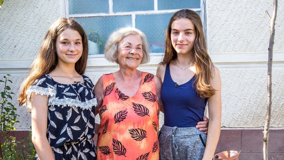 Când mama nu înseamnă nimic, iar bunica e totul. Două surori își spun povestea la Visuri la cheie
