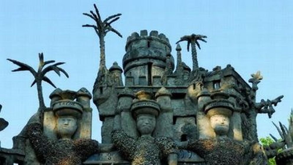 33 de ani! Atat i-a luat unui francez sa construiasca un palat!
