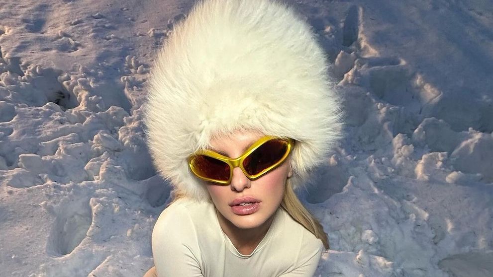 Alexandra Stan a făcut senzație pe pârtie la Predeal cu ținuta ei excentrică: “Fă-mă, Doamne, zăpadă!”