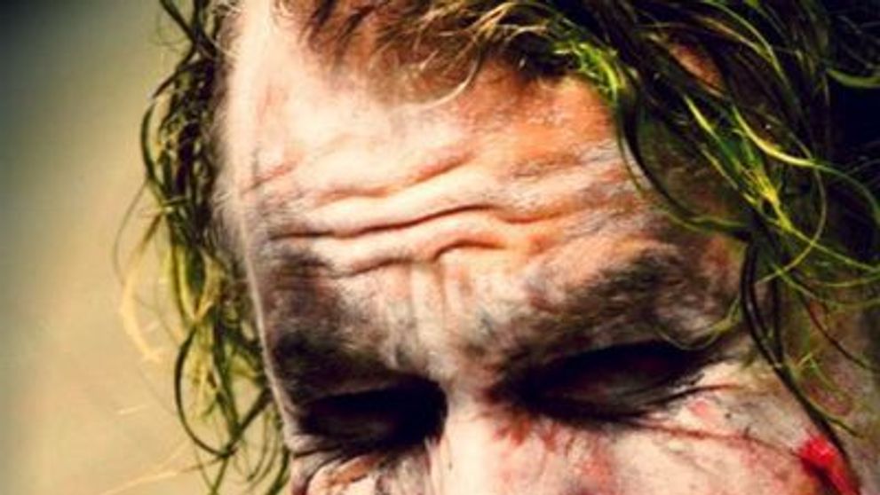Trilogia lui Batman ia sfarsit fara niciun fel de referire la Jokerul lui Heath Ledger. 4 clipuri noi din <span style=