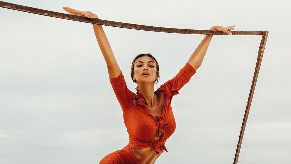Mădălina Ghenea și-a etalat picioarele perfecte într-o salopetă super sexy: “Ne-ai lăsat fără cuvinte!”