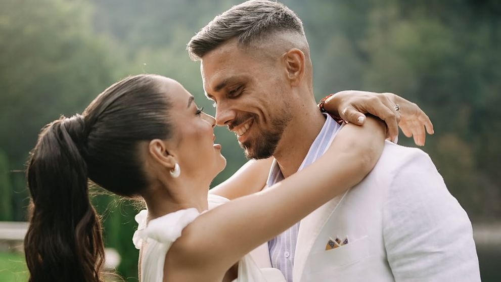 Cum arătau Vlăduța Lupău și Adi Rus la începutul relației. Fostul fotbalist își sărbătorește ziua de naștere astăzi. Modul în care artista și-a surprins partenerul de viață: „Ca să nu uităm de unde am început”