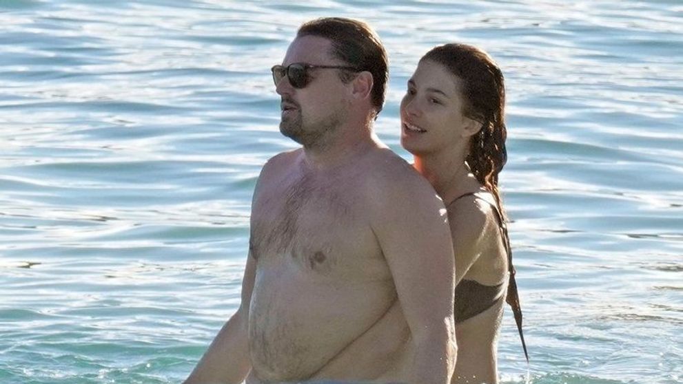 Leonardo DiCaprio, surprins în ipostaze romantice alături de iubita sa. Cum i-au fotografiat paparazzii