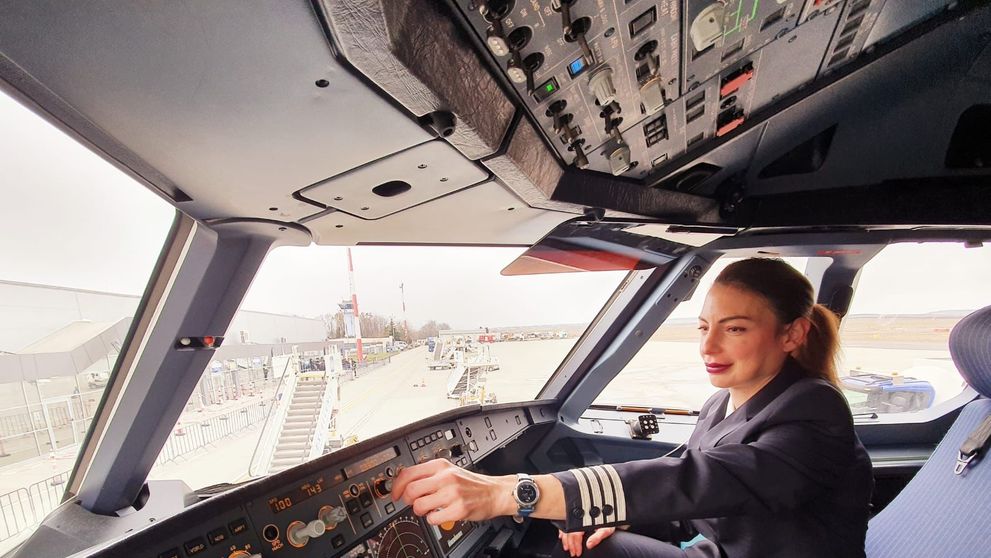 Minola Platon, prima femeie comandant de avion din Iași:„E extraordinar absolut tot ce înseamnă aviaţie”