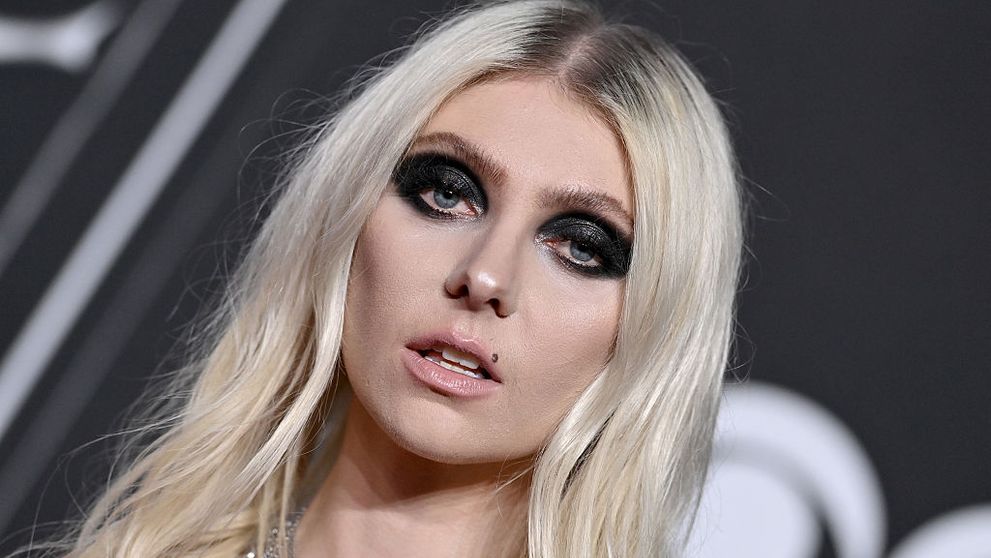 Taylor Momsen a fost mușcată de un păianjen veninos înainte de concert. Cum arăta piciorul ei după câteva ore