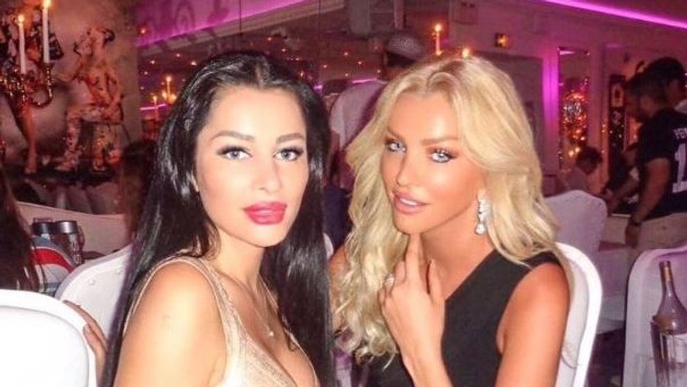 Cât de sexy este sora lui Brigitte Pastramă! Cristina arată fabulos în costum de baie