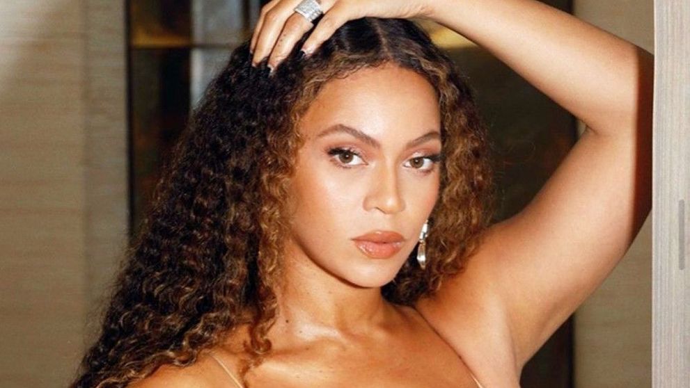 Miliția modei by Costi Diță: ”Doamna Beyonce are flăcări pe piept”