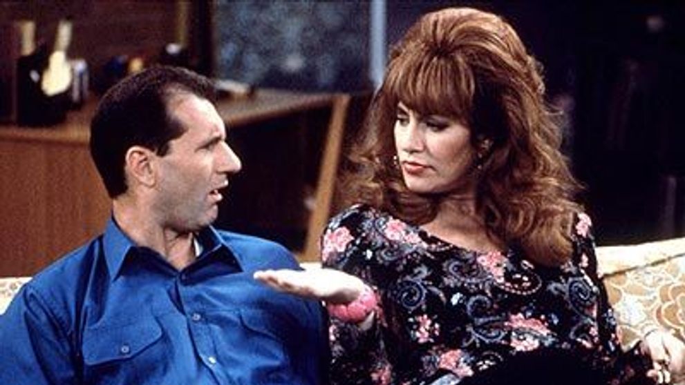 Este cea mai celebra casnica din lume. 

Peggy Bundy, complet transformata si de nerecunoscut, la varsta de 60 de ani