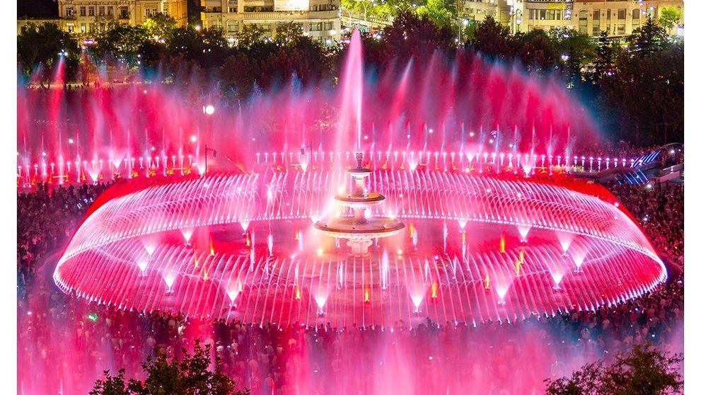 Spectacolele de apă, muzică și lumini de la Fântânile Urbane din Piața Unirii revin! Ediția din acest an e dedicată filmelor. Vezi programul