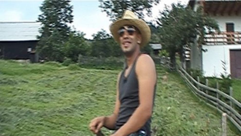 Ana Maria Ferent a purtat masca pe fata pentru a intra in cotetul gainilor la 