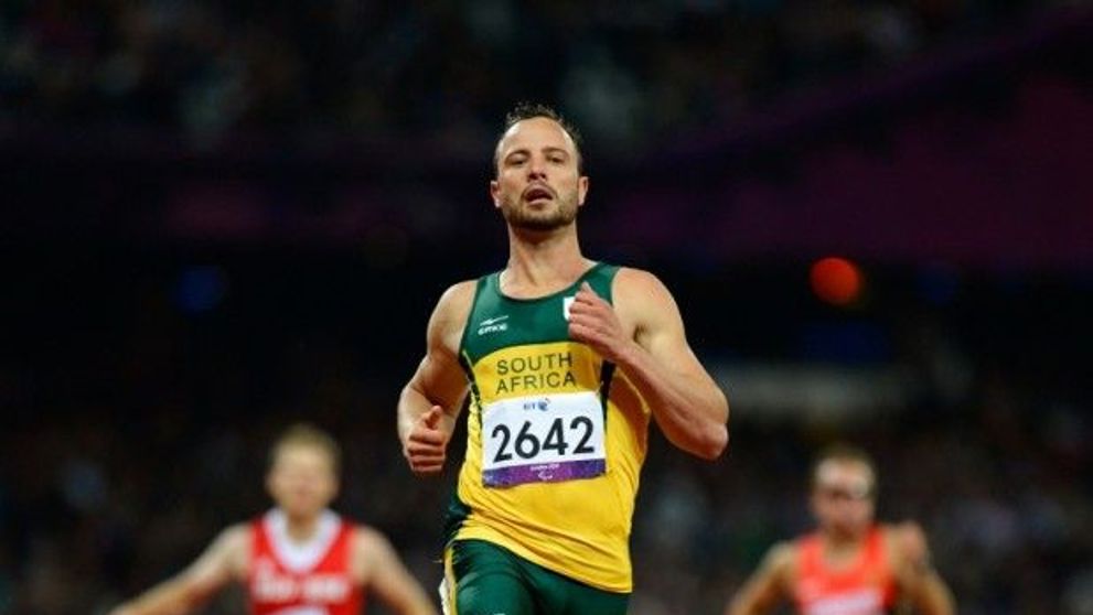 Oscar Pistorius, atletul fara picioare care a scris istorie la Jocurile Olimpice, acuzat ca si-a impuscat iubita