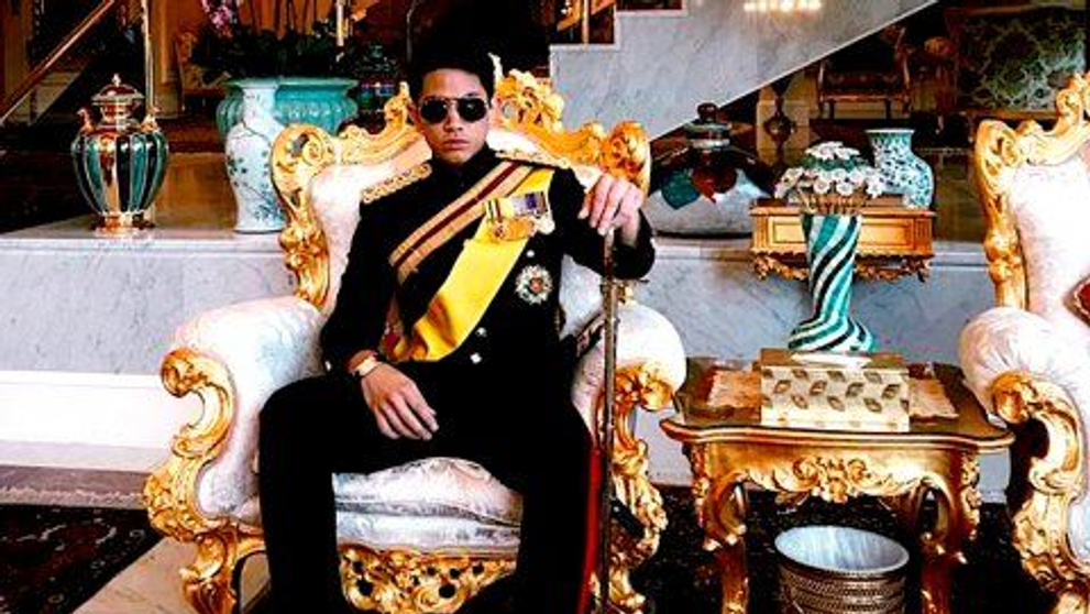Cel mai excentric prinț din lume sparge barierele luxului. Cum trăiește Abdul Mateen, fiul sultanului din Brunei