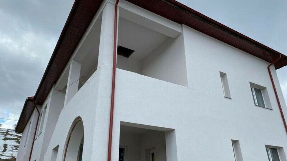 Școala din Lădăuți a fost renovată. 124.000 de livrări prin OLX au salvat unitatea de învățământ