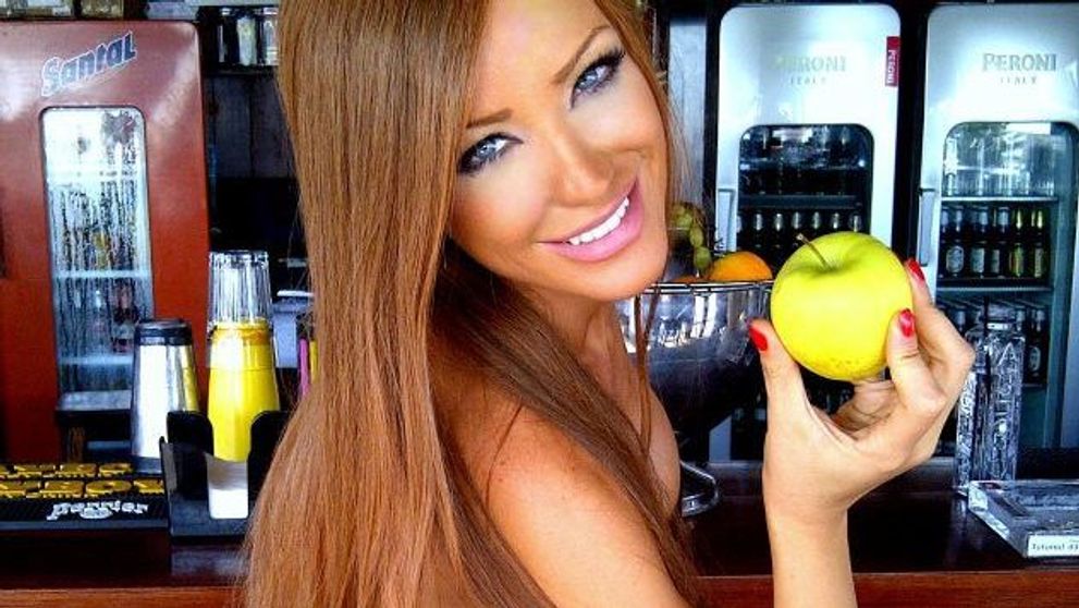 Bianca Dragusanu cheltuieste sume uriase pentru a avea un zambet perfect. Cum arata inainte sa investeasca in dantura ei: FOTO