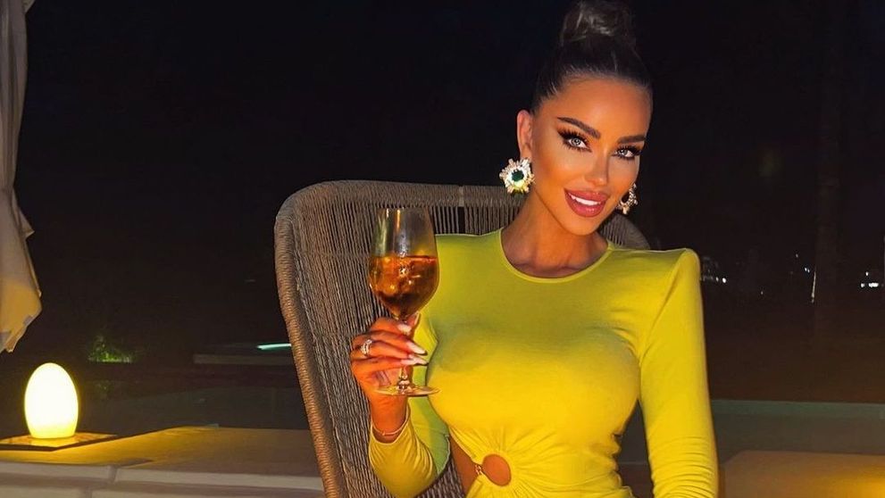 Bianca Drăgușanu susține că i-au fost furate modelele de rochii: „A fost desenată de mine și croită special”