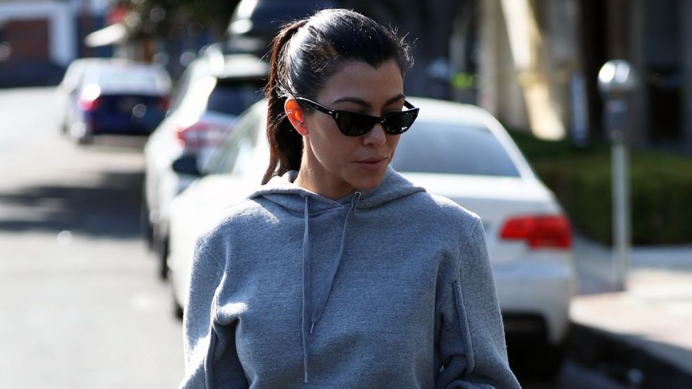 Pare o tinuta sport, pana vezi cu ce s-a incaltat. Cum arata perechea de pantofi purtata de Kourtney Kardashian