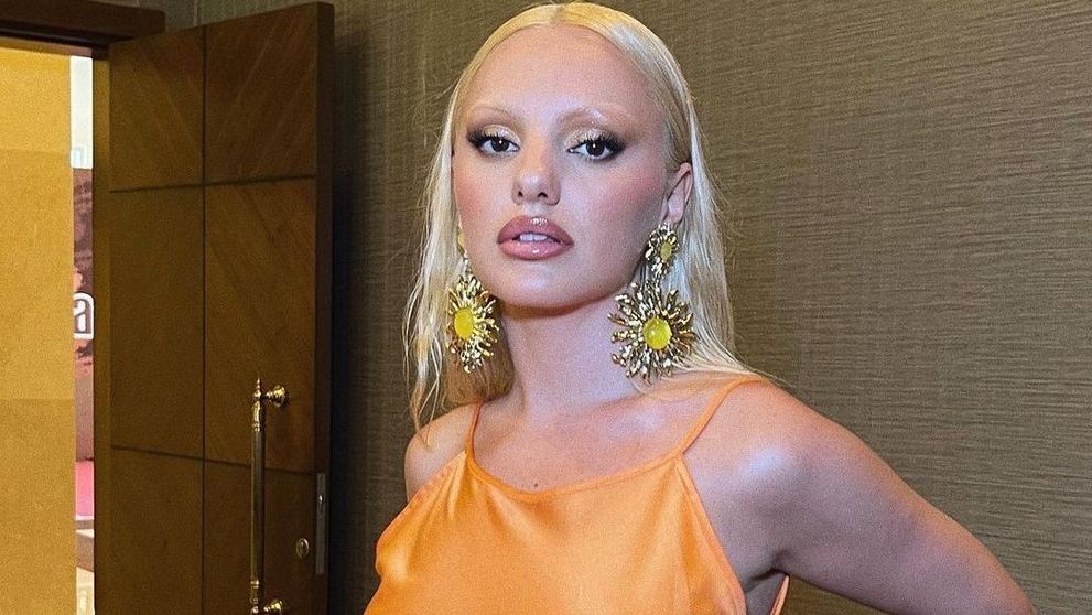 Alexandra Stan, ipostaze neașteptate în compania unor bărbați! Cum s-a filmat artista în vacanța din Beirut