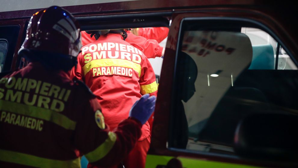 Un elev de 14 ani a ajuns la spital după ce a fost înjunghiat de către un coleg de clasă. Incidentul a avut loc într-o școală din Târgu Jiu