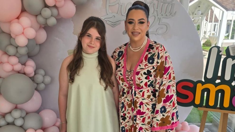 Fiica Oanei Roman, însoțită doar de mama ei la festivitatea de final de an. Motivul pentru care Marius Elisei nu a vrut să vină: „Voi fi doar eu lângă mine”