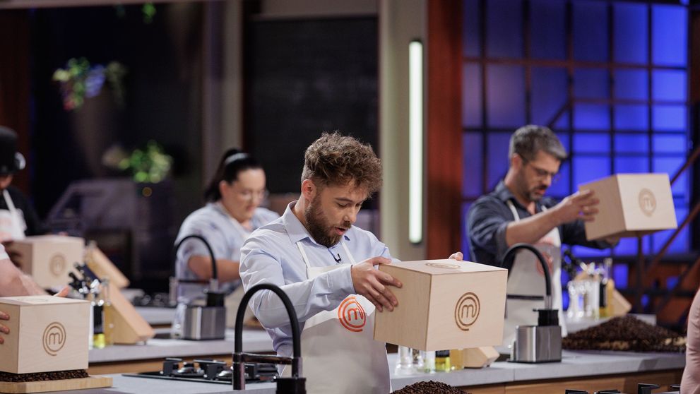 Tensiuni la MasterChef România: „Cum scot zațul din cafeaua la ibric, cu penseta?”