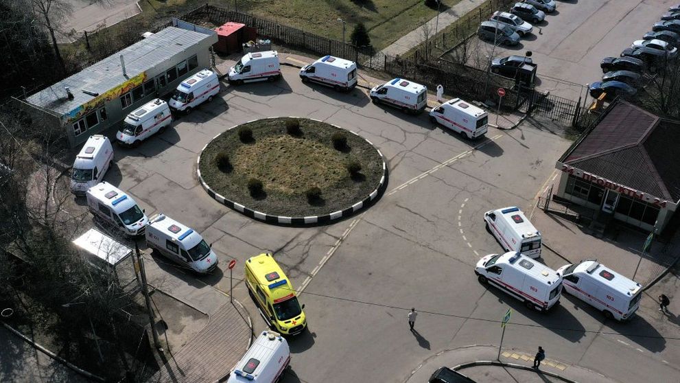 Imaginile care au făcut înconjurul lumii: ambulanțele formează cozi imense la spitalele din Moscova VIDEO 