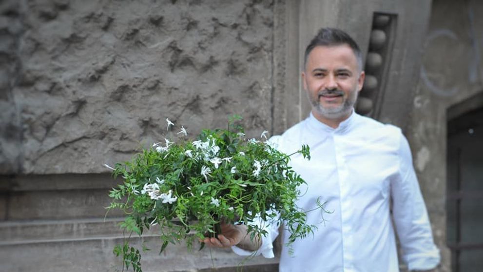 Nicu Bocancea celebrează Sărbătoarea Floriilor prin construcții florale urbane