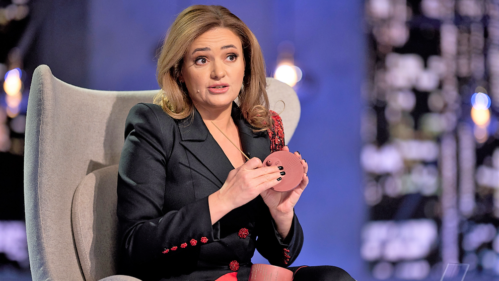 Cristina Bâtlan și-a scos la vânzare pantofii purtați în emisiunea Imperiul Leilor